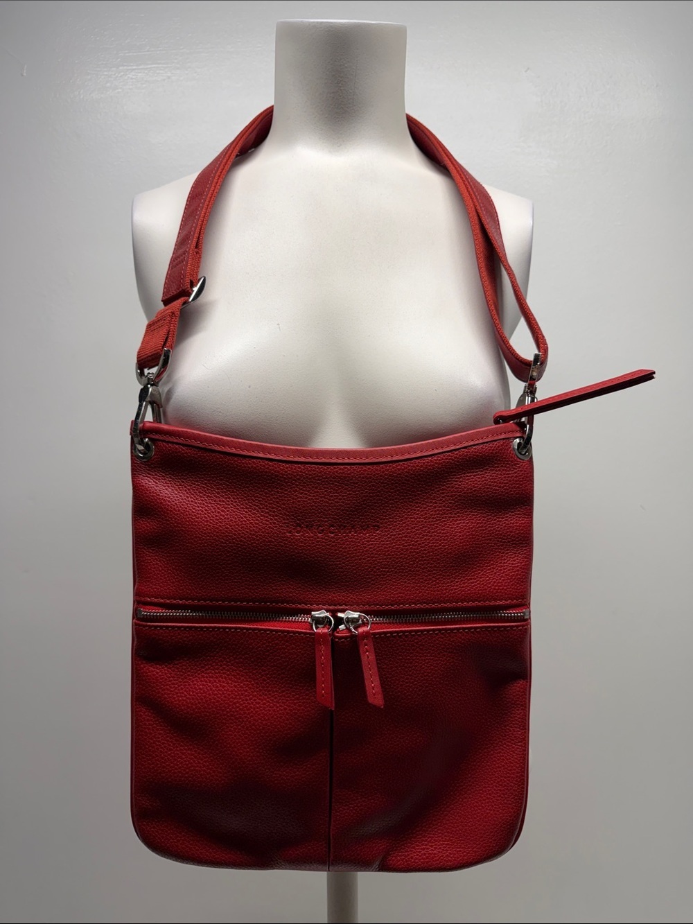 Longchamp Le Foulonne Flat Crossbody Bag Pebbled Leather Zippered Pockets Red
